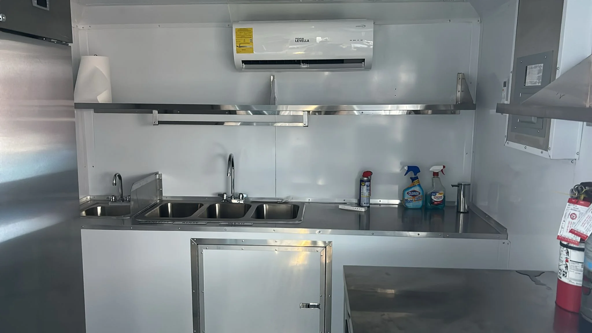 All-Inclusive 20-Foot Food Truck Trailer 4